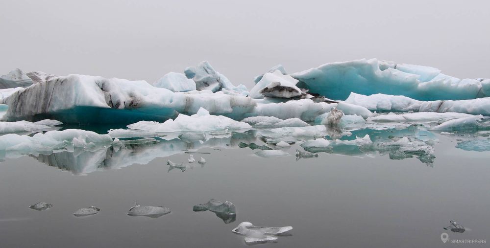 Icebergs dérivant sur le lagon de Jokulsarlon.