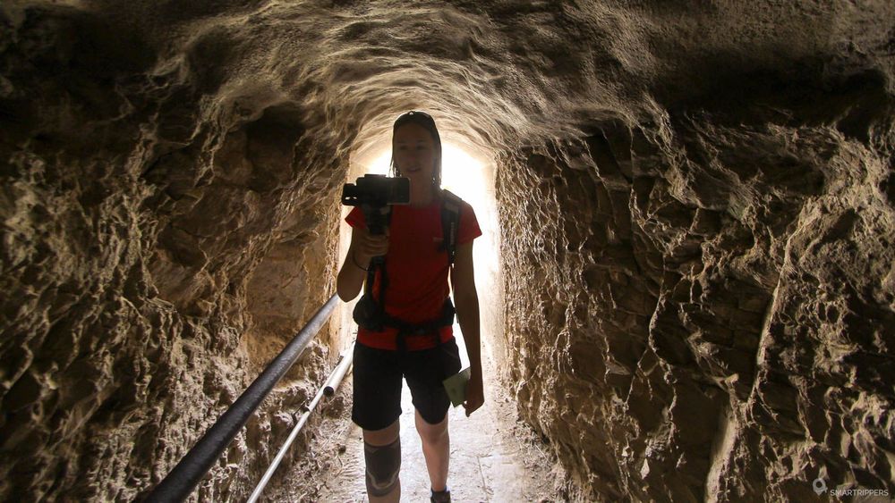 Sandrine dans un tunnel à Diamond Head
