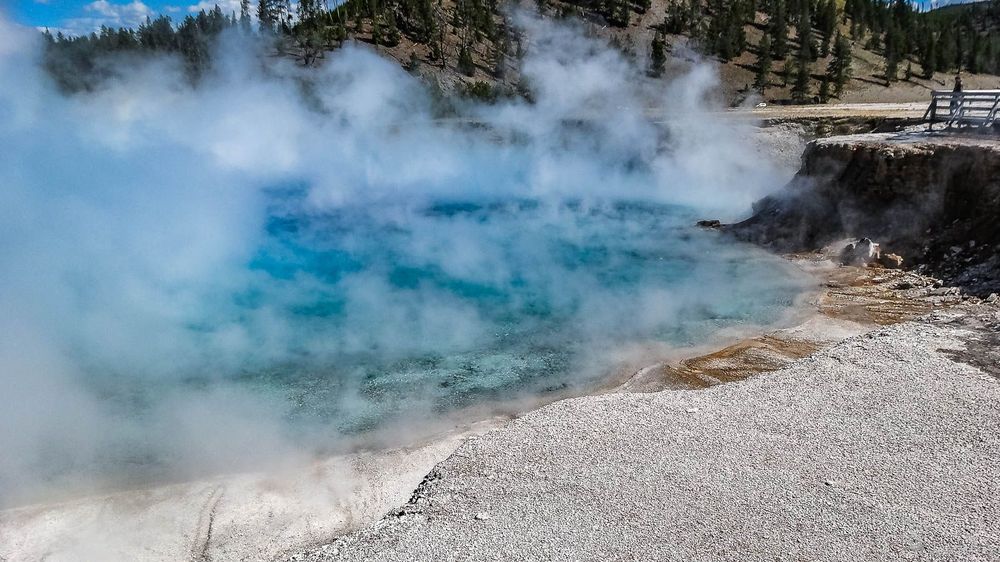 Excelsior Geyser devenu une source chaude depuis l'effondrement de sa cheminée.