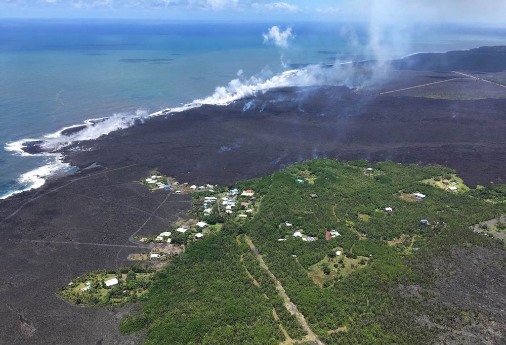 Kapoho est désormais presque intégralement recouvert de lave. La baie et les Tidepools ne sont plus. Credit: U.S. Geological Survey.