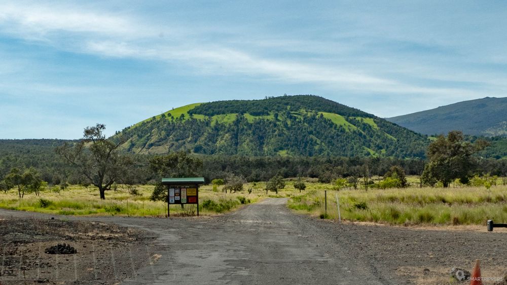 Vue sur le Pu'u Wa'awa'a Cinder Cone depuis l'entrée du parc
