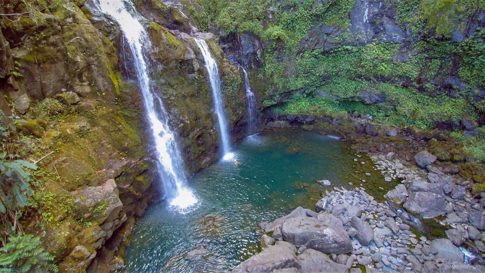 La cascade des 3 ours photographiée depuis un drone près de la route.