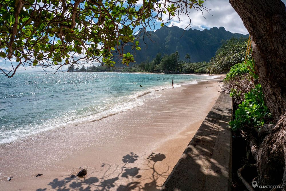 La plage est fine mais jolie