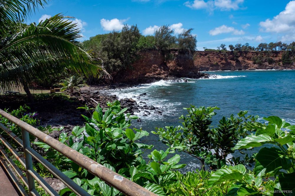 Océan et falaises au Kēōkea Beach Park