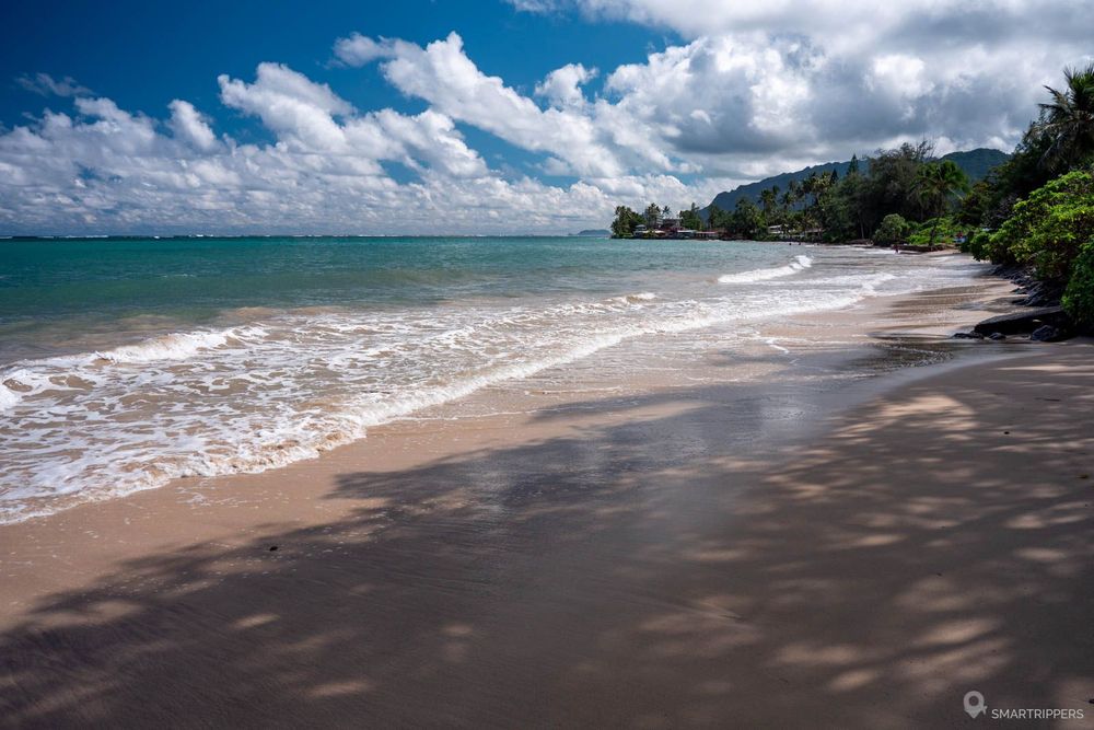 La plage se prolonge sur plusieurs km
