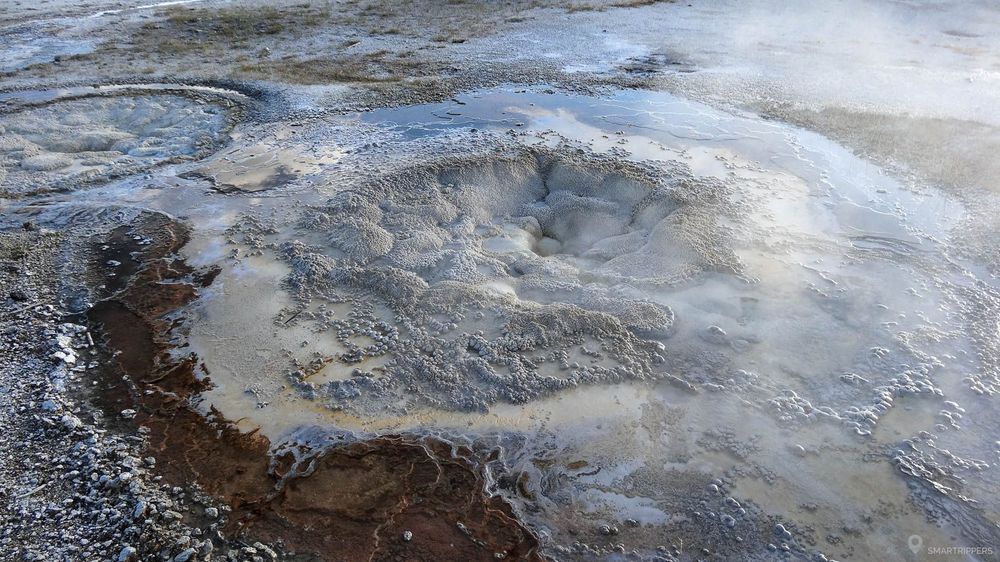 Les orifices étranges de Little et Big Anemone Geyser.