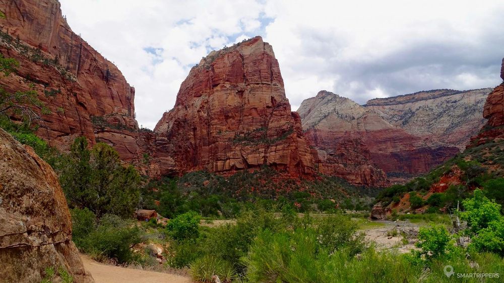 Dès le départ du sentier, on peut voir la crête que les plus téméraires tenteront de gravir
