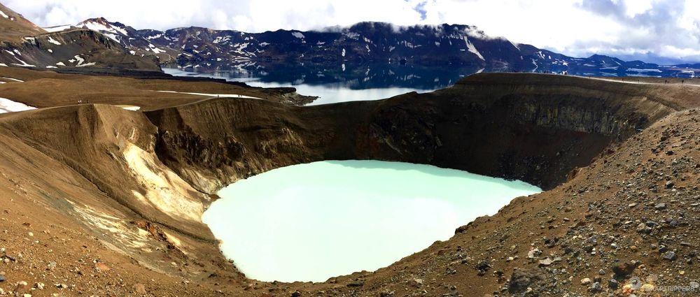 Panorama sur le cratère Víti et le lac Öskjuvatn
