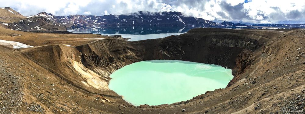 Panorama sur le cratère Víti et le lac Öskjuvatn