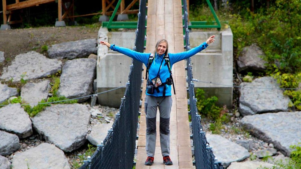 Au milieu du pont suspendu