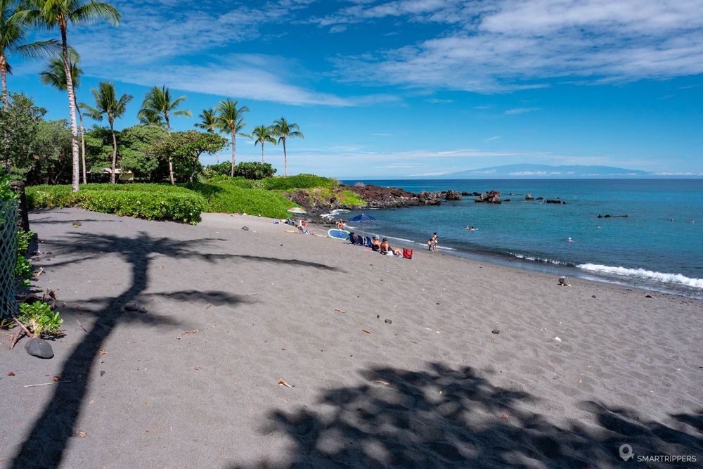 La petite plage de Black Sand Beach.