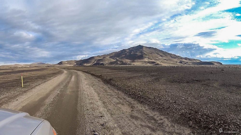 Et contourne l'étrange rocher sur près de 30km!