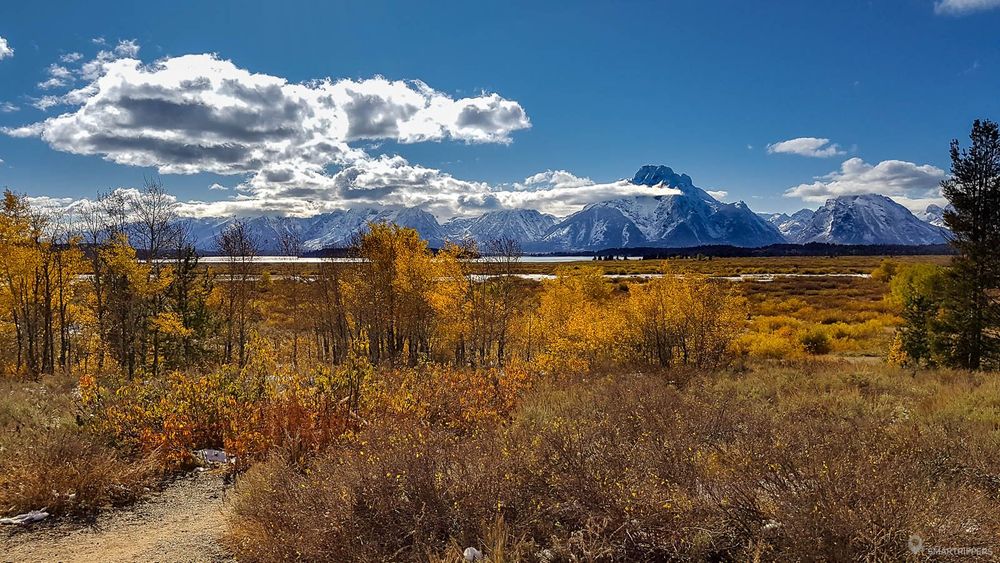 Vue sur la chaîne des Tetons depuis Willow Flats Overlook, photo prise début octobre.