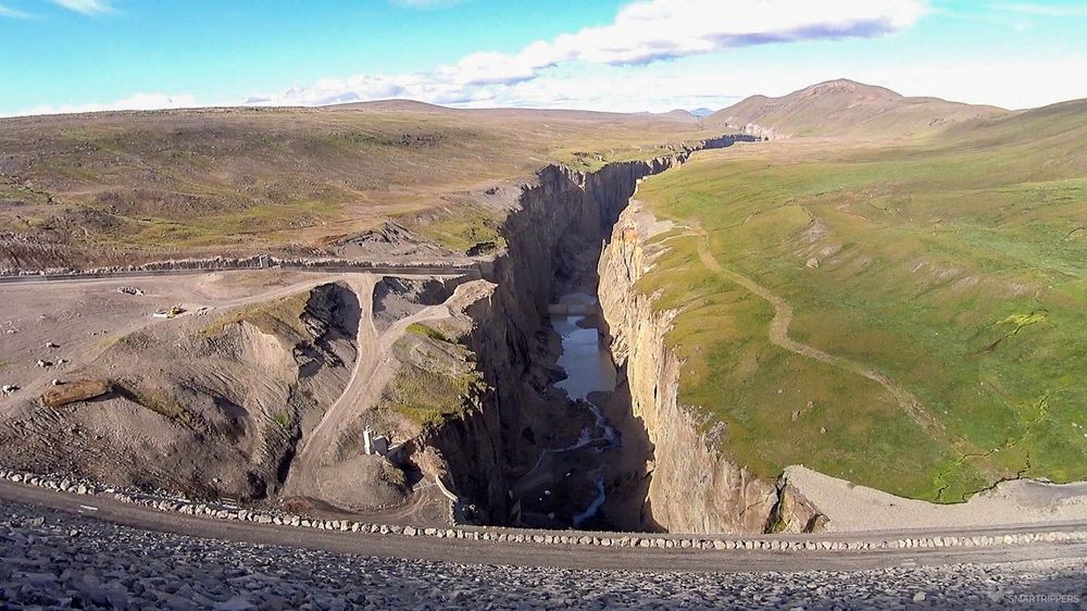 Vue des gorges de Hafrahvammagljúfur depuis le barrage.