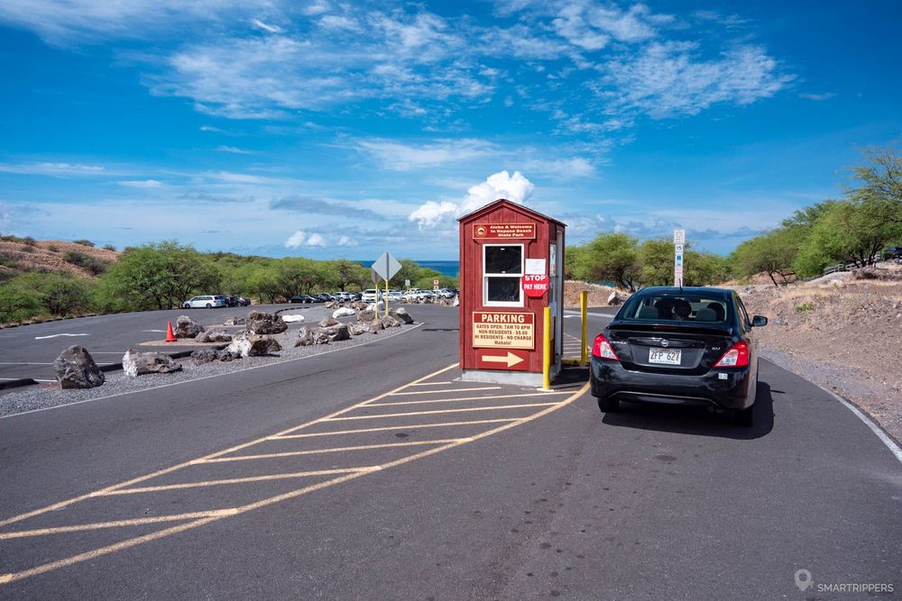 Le parking payant de Hapuna Beach.