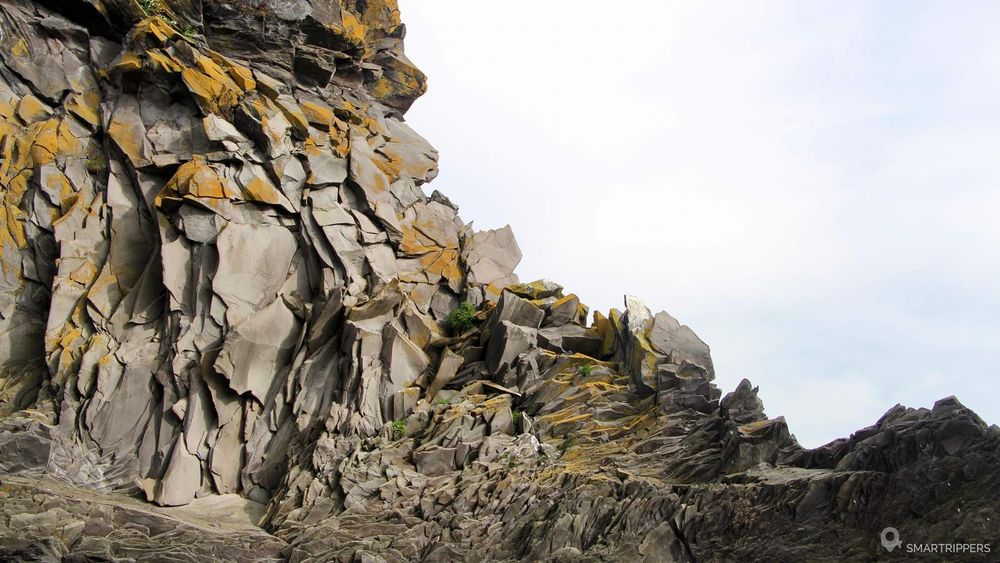 La roche autour de l'arche semble très friable et créé de beaux motifs!