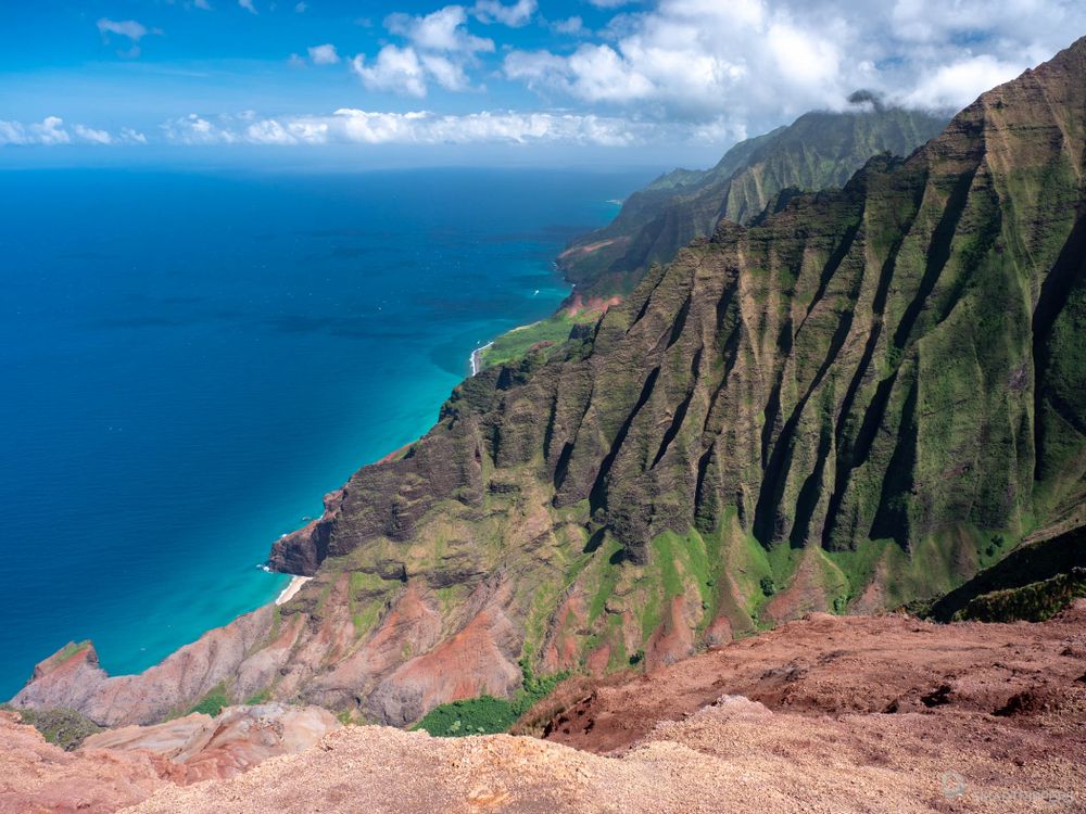 Encore une vue de la Na Pāli coast avec une partie de Honopu beach en contrebas.