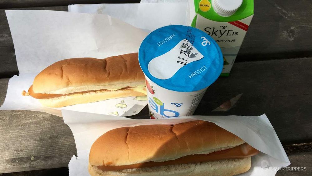 Hot-dogs et skyr, un déjeuner classique en Islande