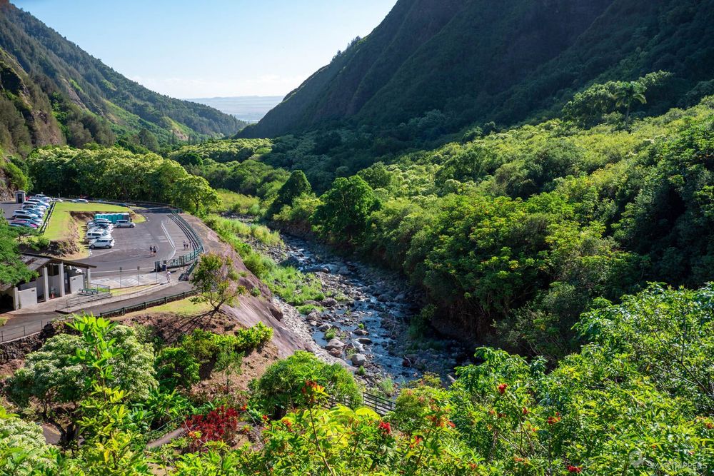 Le petit parking au coeur la verdoyante 'Iao Valley.