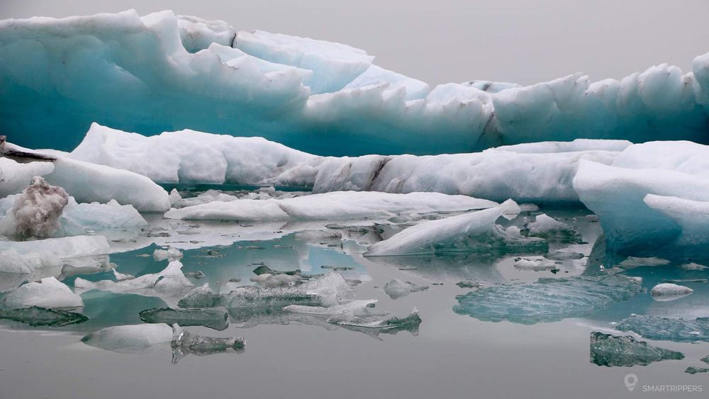 Icebergs et reflets sur le lagon de Jökulsárlón
