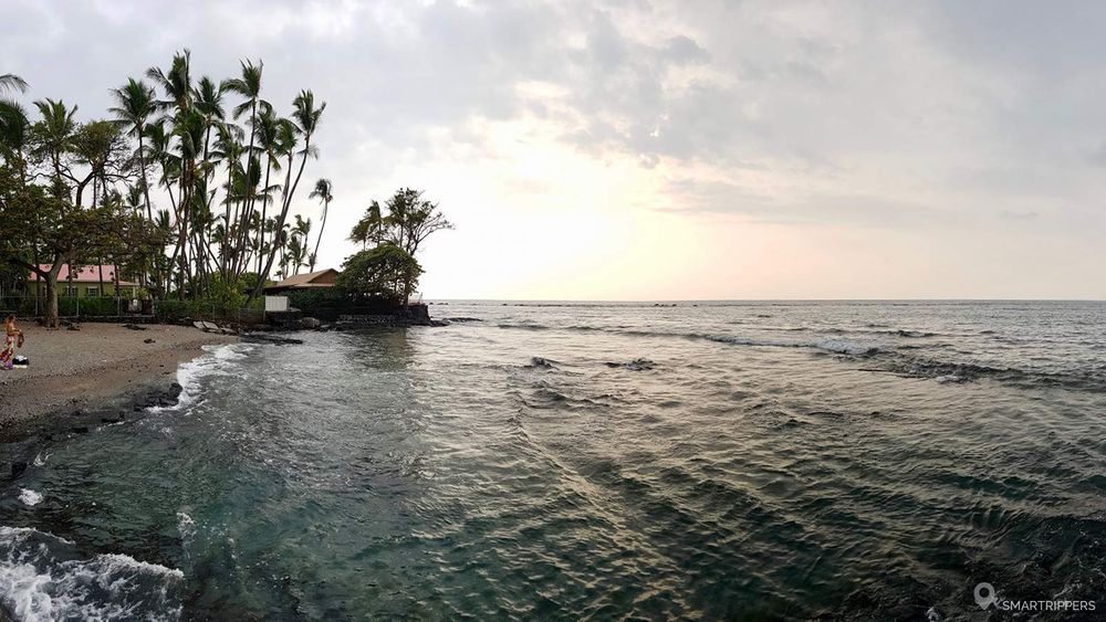 Coucher de soleil sur Kahaluu beach.