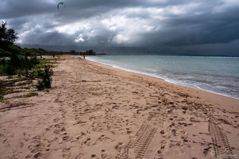 Vue d'ensemble de la plage.