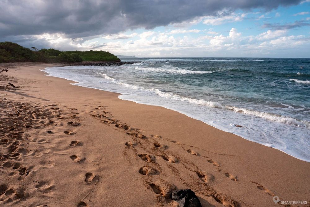 La plage tranquille de Kaulahao Beach.