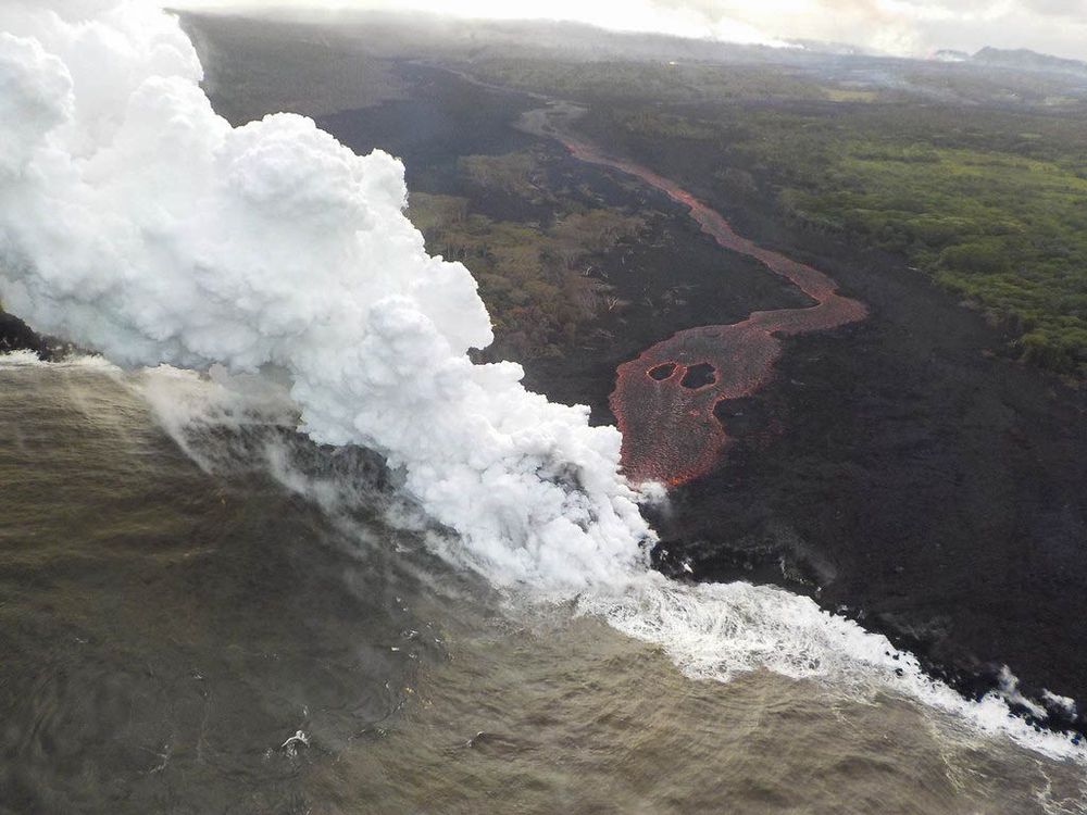 La coulée se jette dans l'océan. Photo: U.S. Geological Survey.