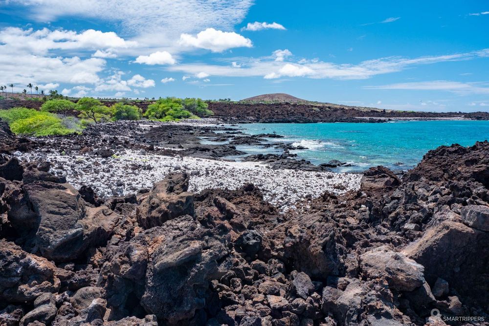 Vue sur l'océan depuis le parking de Kikaua Beach.