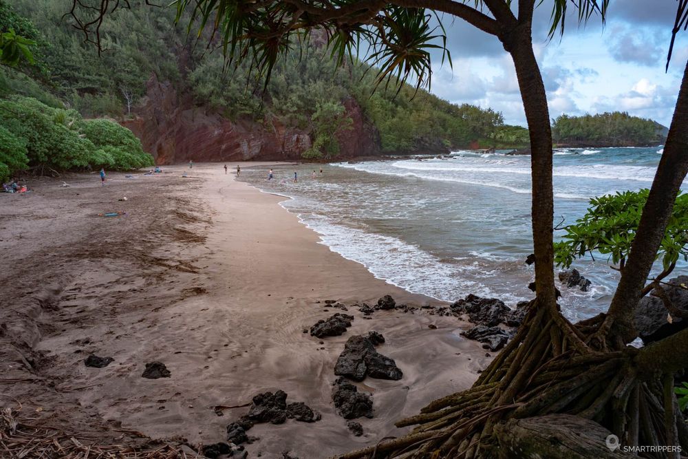 Vue sur la plage de Koki beach depuis le sud.