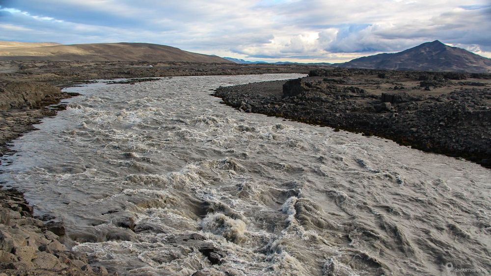 Remous d'eau grise, la Kreppa a un bon débit!
