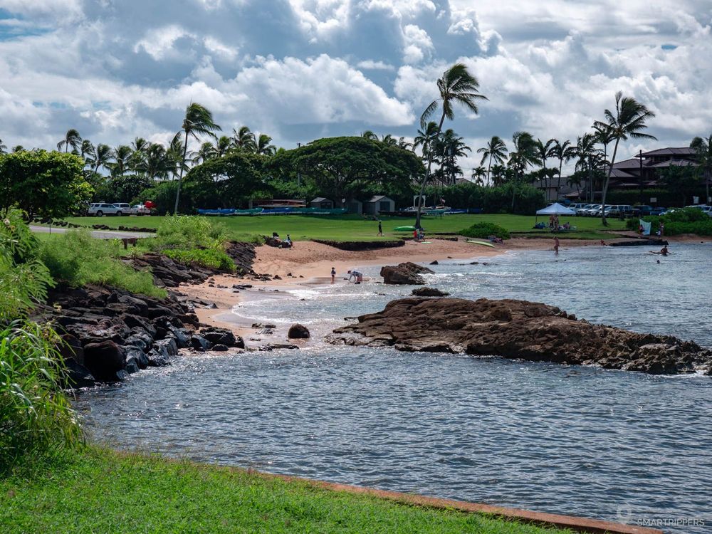 Kukui Ula Harbor Beach de bon matin.