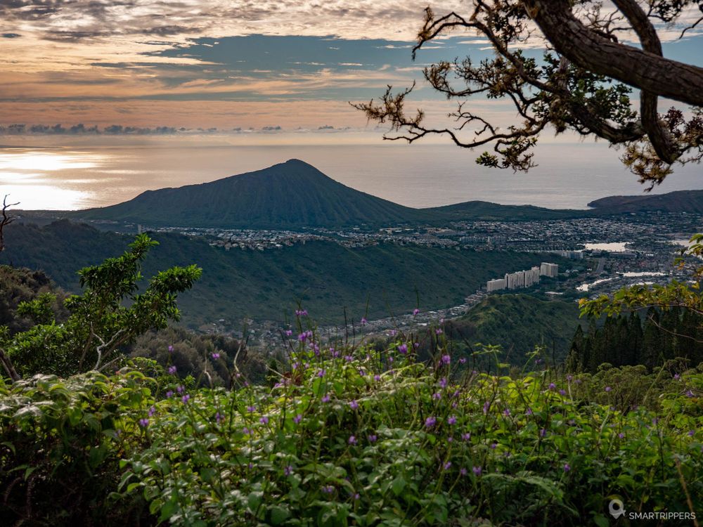 Vue sur le Koko Crater au petit matin depuis le sentier.