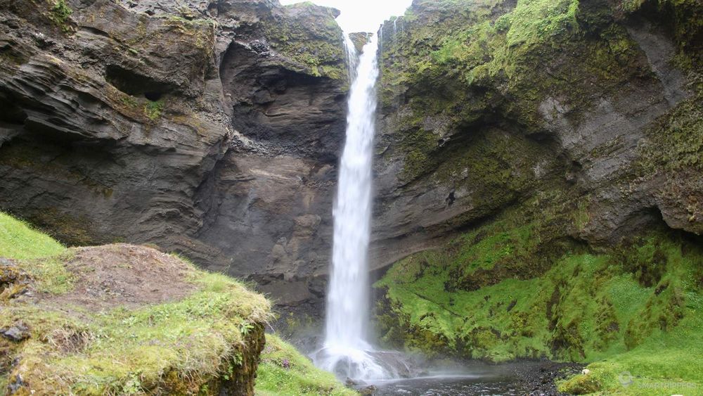Kvernufoss trône majestueusement au fond du cirque
