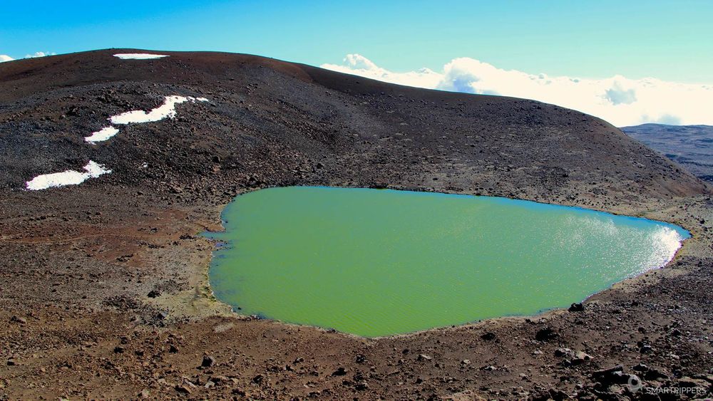 Le lac vert de Wai'au, près du sommet du Mauna Kea.