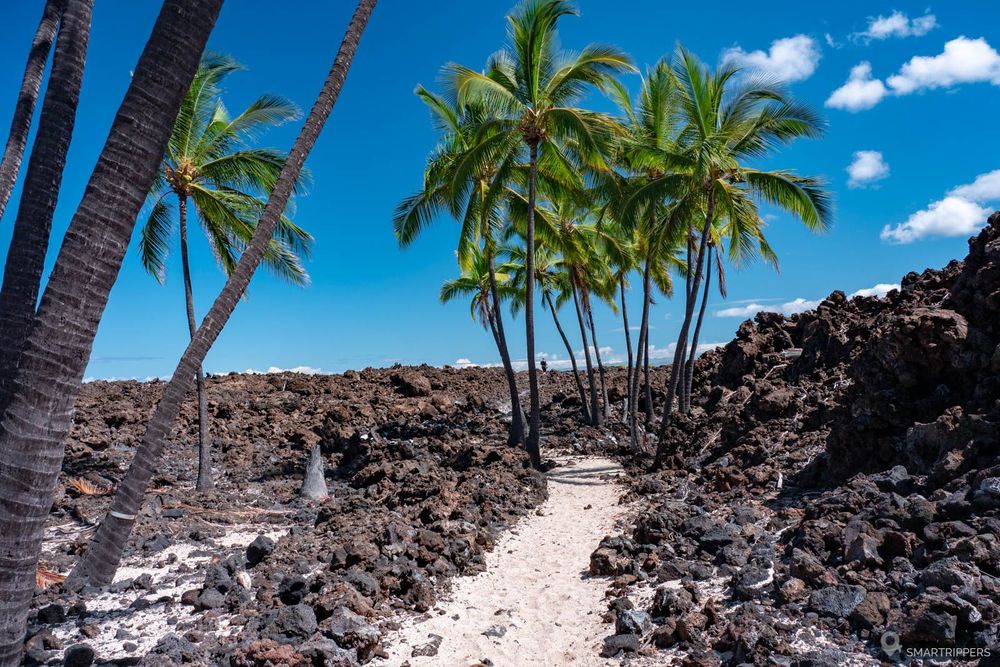 Sentier qui repart du bout de Mahai'ula beach.
