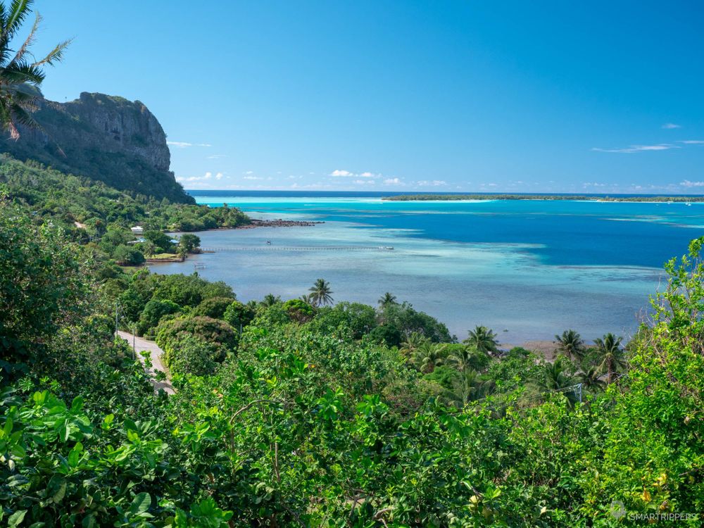 Vue depuis le petit col sur le lagon de Maupiti