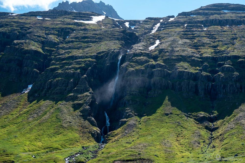 L'une des cascades de Mjóifjörður.