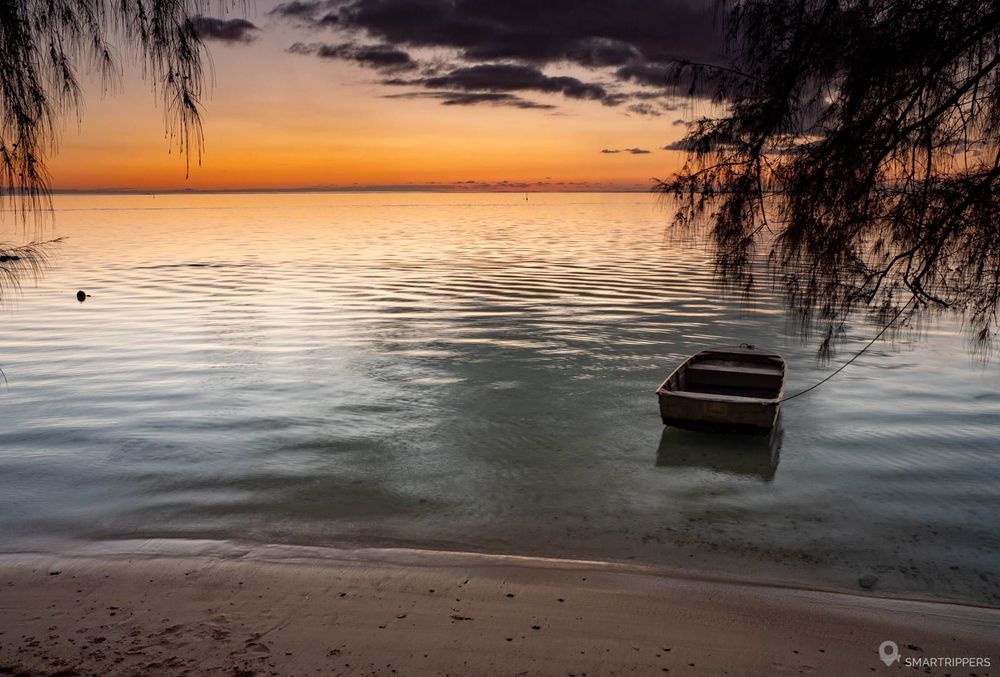 Coucher de soleil depuis la plage de notre pension à Moorea.