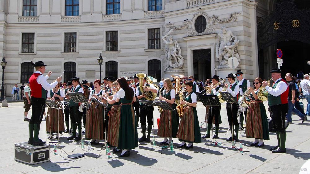 Groupe de musiciens en ville.
