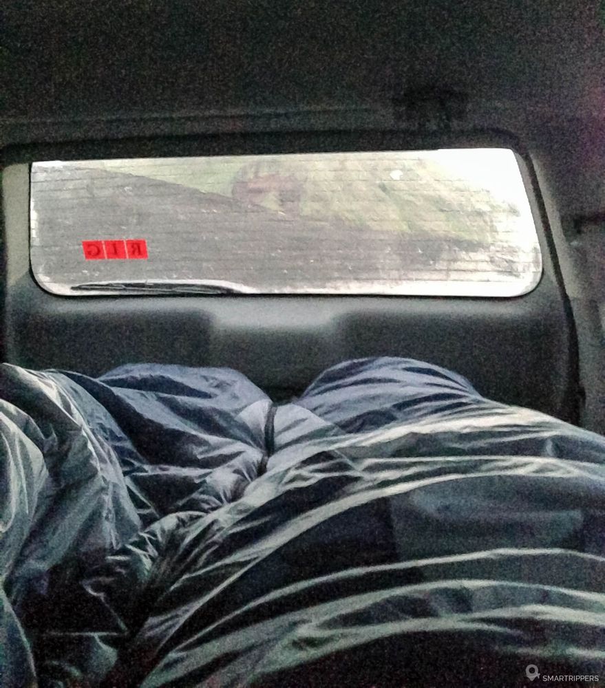 Nos duvets lors d'une nuit dans la voiture en Islande.