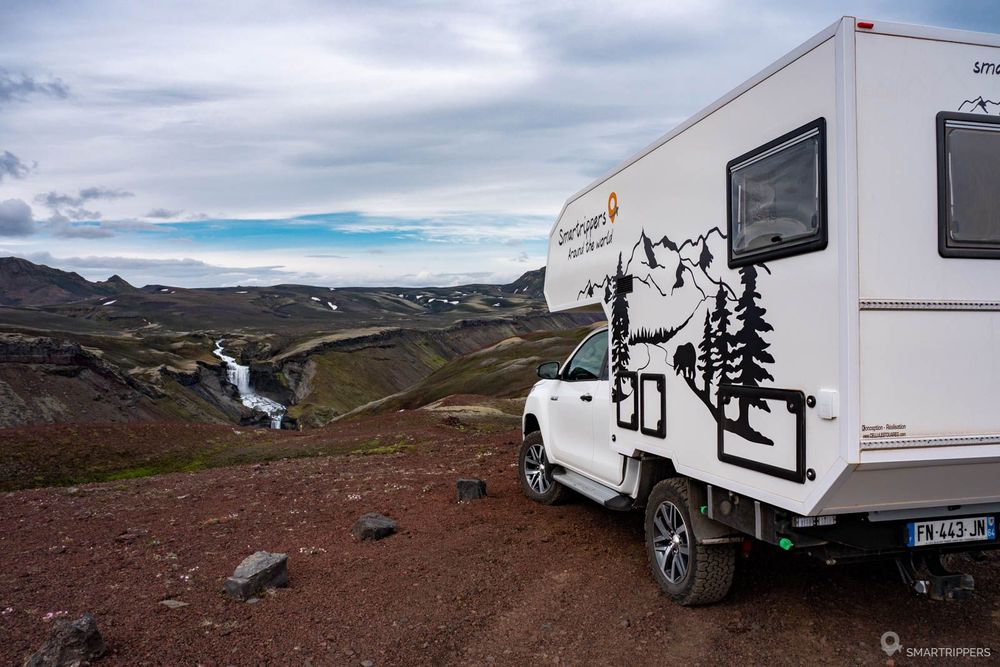 Notre cellule sur le petit parking devant Ófærufoss.