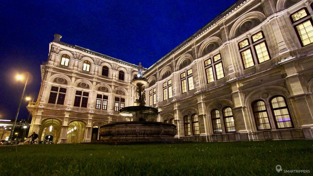 Toujours l'opéra, sous un autre angle.