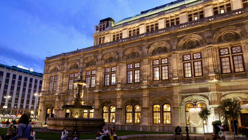 Vienne s'illumine! Ici, l'opéra.