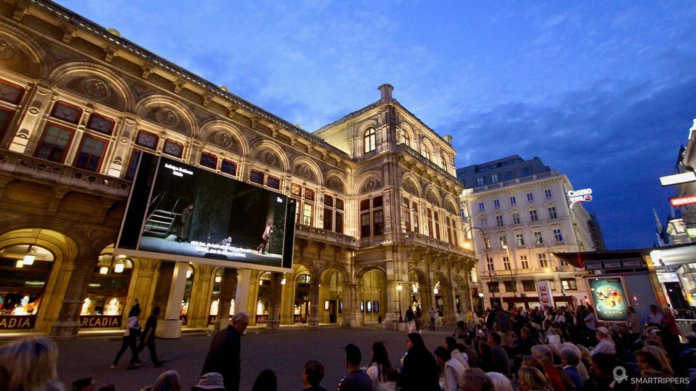 Projection devant l'opéra de Vienne.