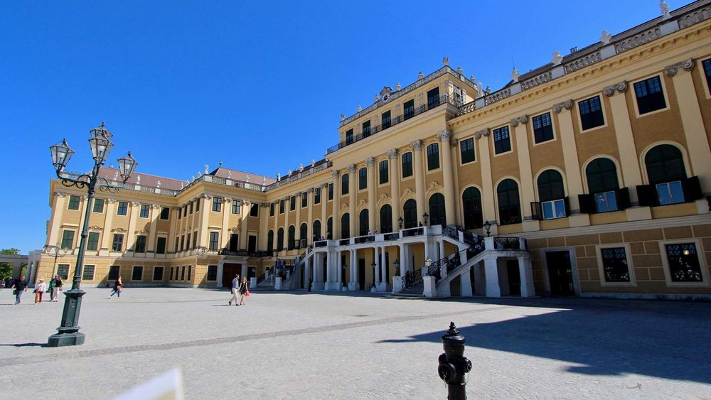Le château de Schönbrunn côté cour.