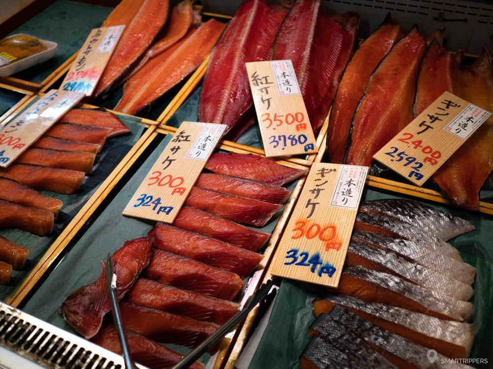 Poissons séchés et marinés au Pier Bandai.
