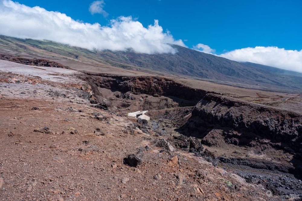 Le Manawainui Gulch que la route traverse sur un petit pont renforcé.