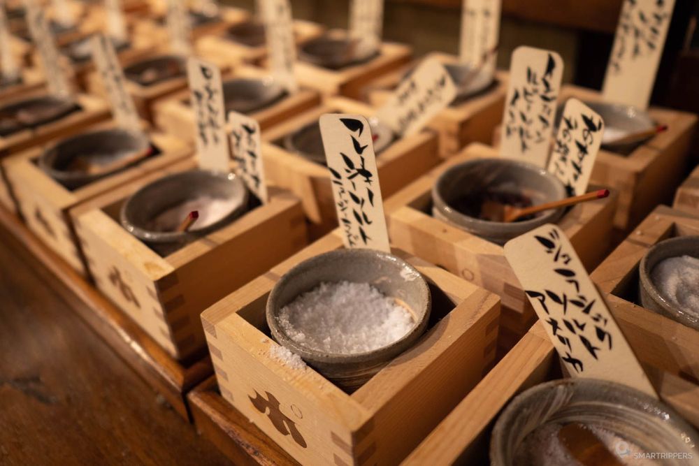 Ate - miso et sels pour réhausser le goût du saké.