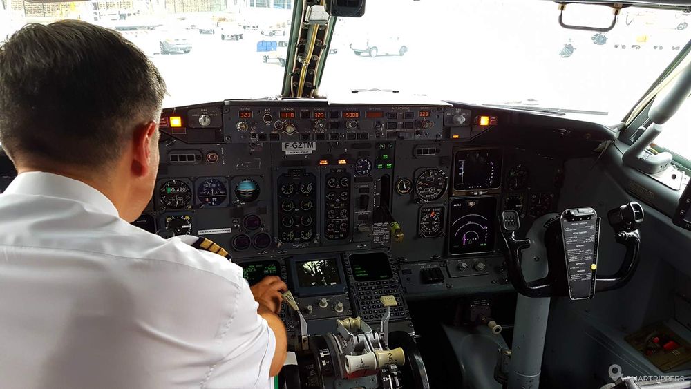 Le commandant de bord nous a laissé entrer dans le poste de pilotage!